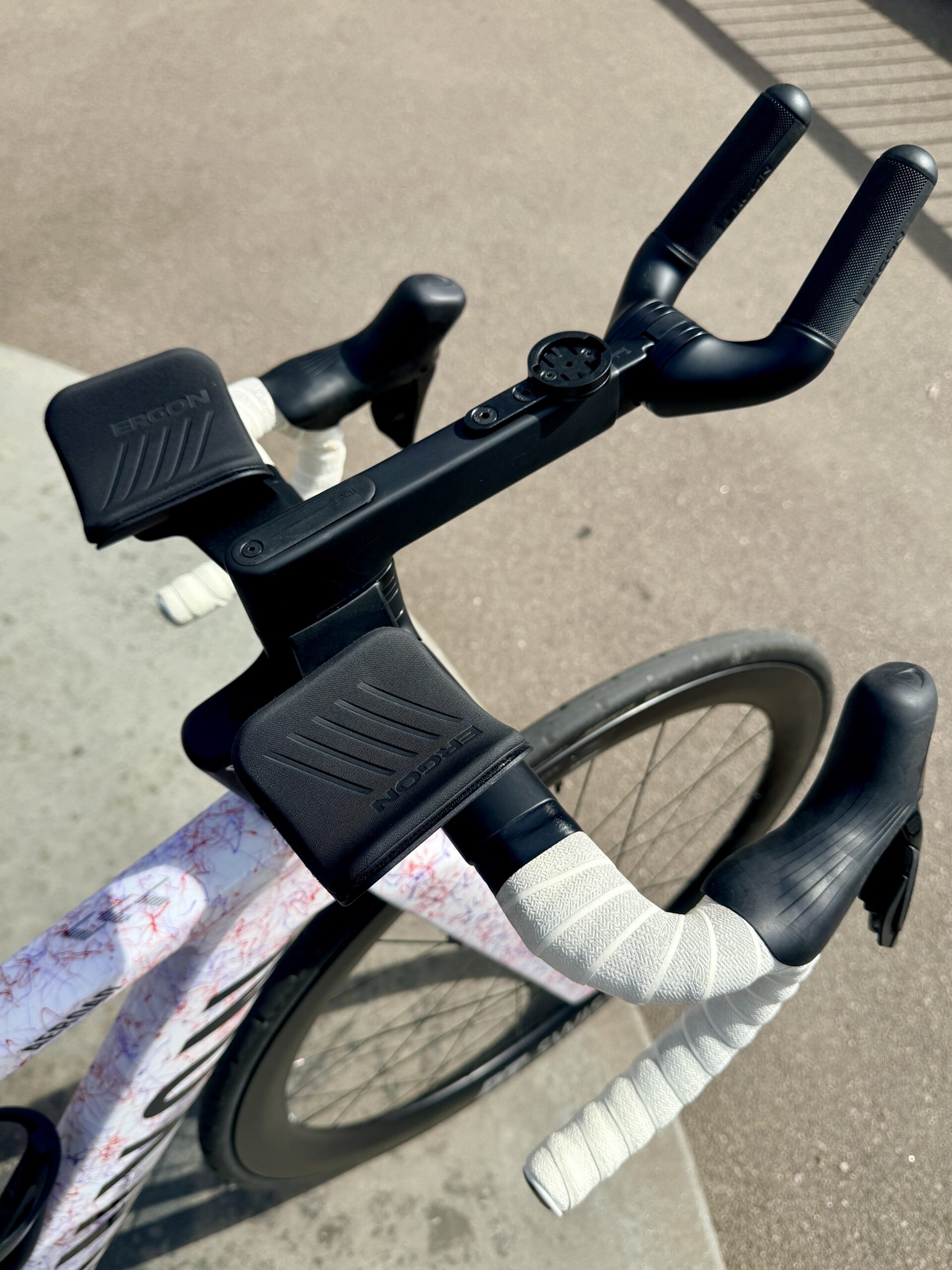 Top-down view of the Canyon GEAR GROOVE aero extension with Ergon armrest pads