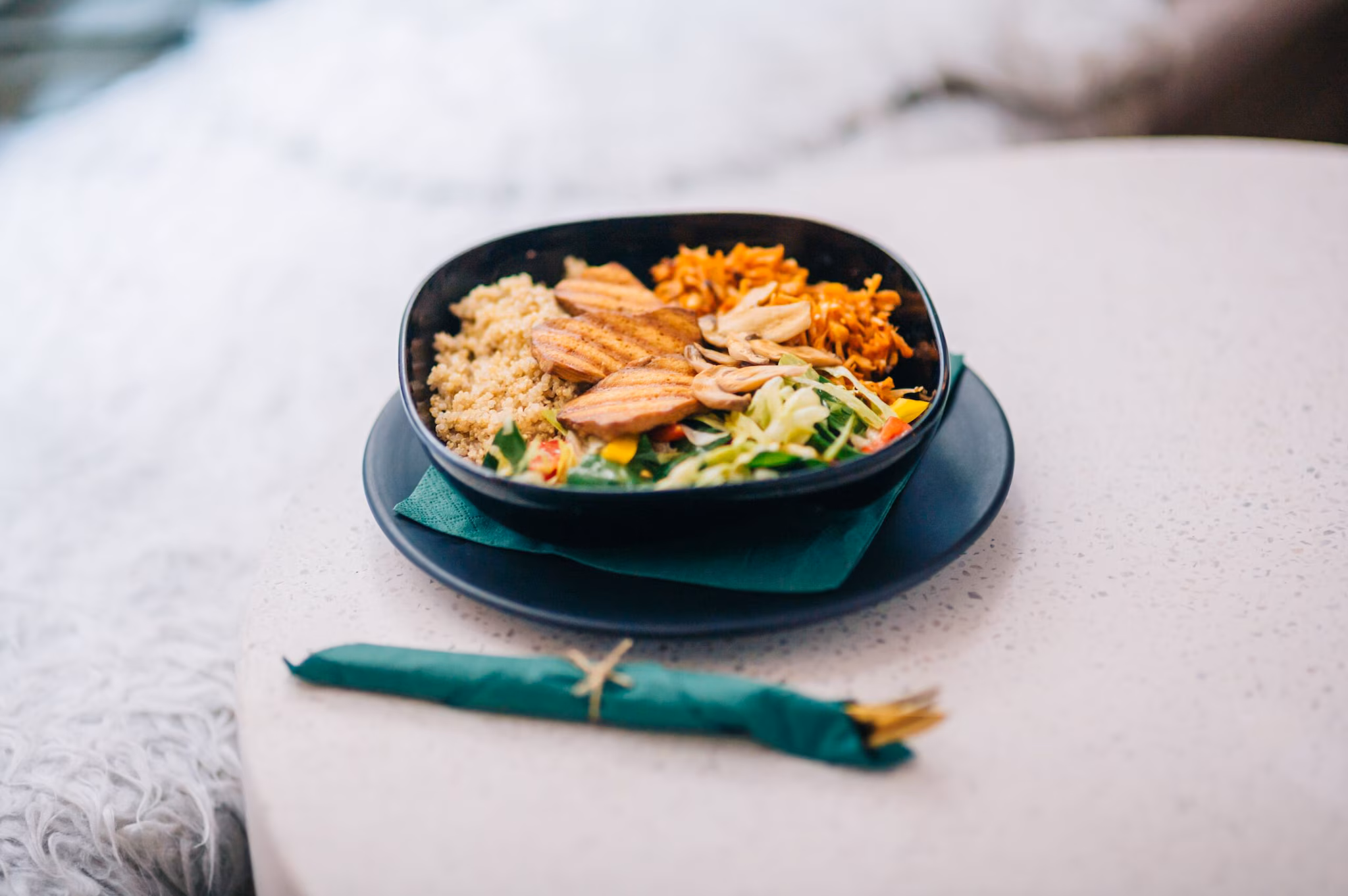 Grilled Chicken And Barley Comfort Bowl: Swap heavy carbs for hearty barley, a grain known to reduce water retention. Pair it with tender grilled chicken breast, sautéed bell peppers, and a light garlic-herb yogurt dressing for a satisfying, high-protein lunch that keeps sluggishness at bay. (Representative Image: Pexels)