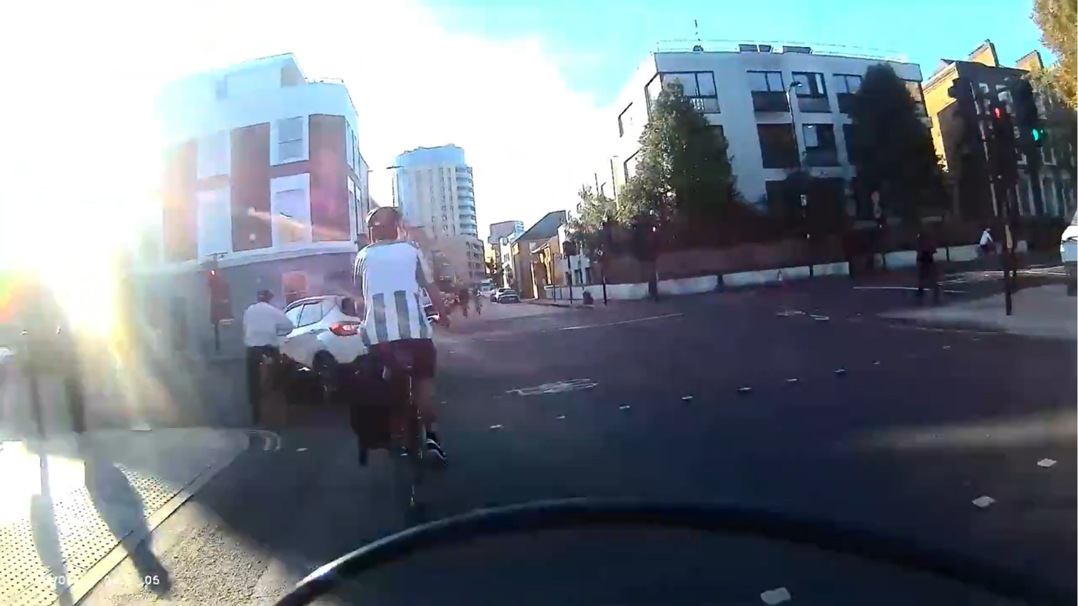 Can witnesses not report crimes? "Left-hooking" driver spared action by Met Police after neither cyclist hit nor driver report incident; Men's Tour of Britain route announced + more on the live blog - Cycling News | Bike Reviews
