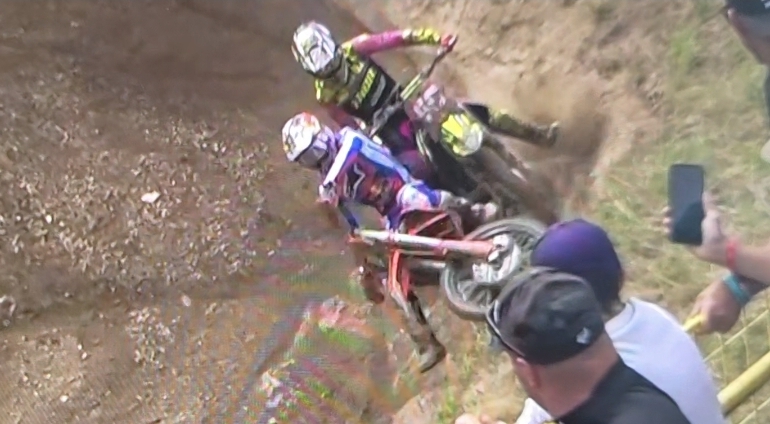 Längenfelder crashes trying to pass Farres! – GateDrop.com