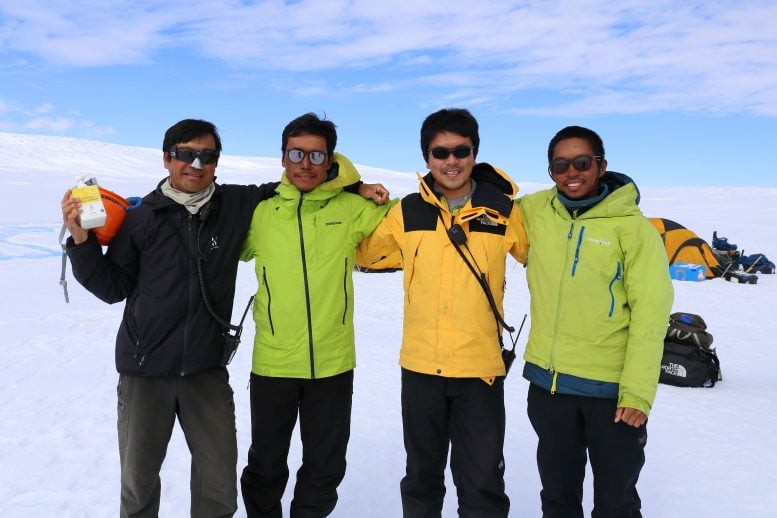 Shin Sugiyama, Masahiro Minowa, Akira Watanabe and Ken Kondo
