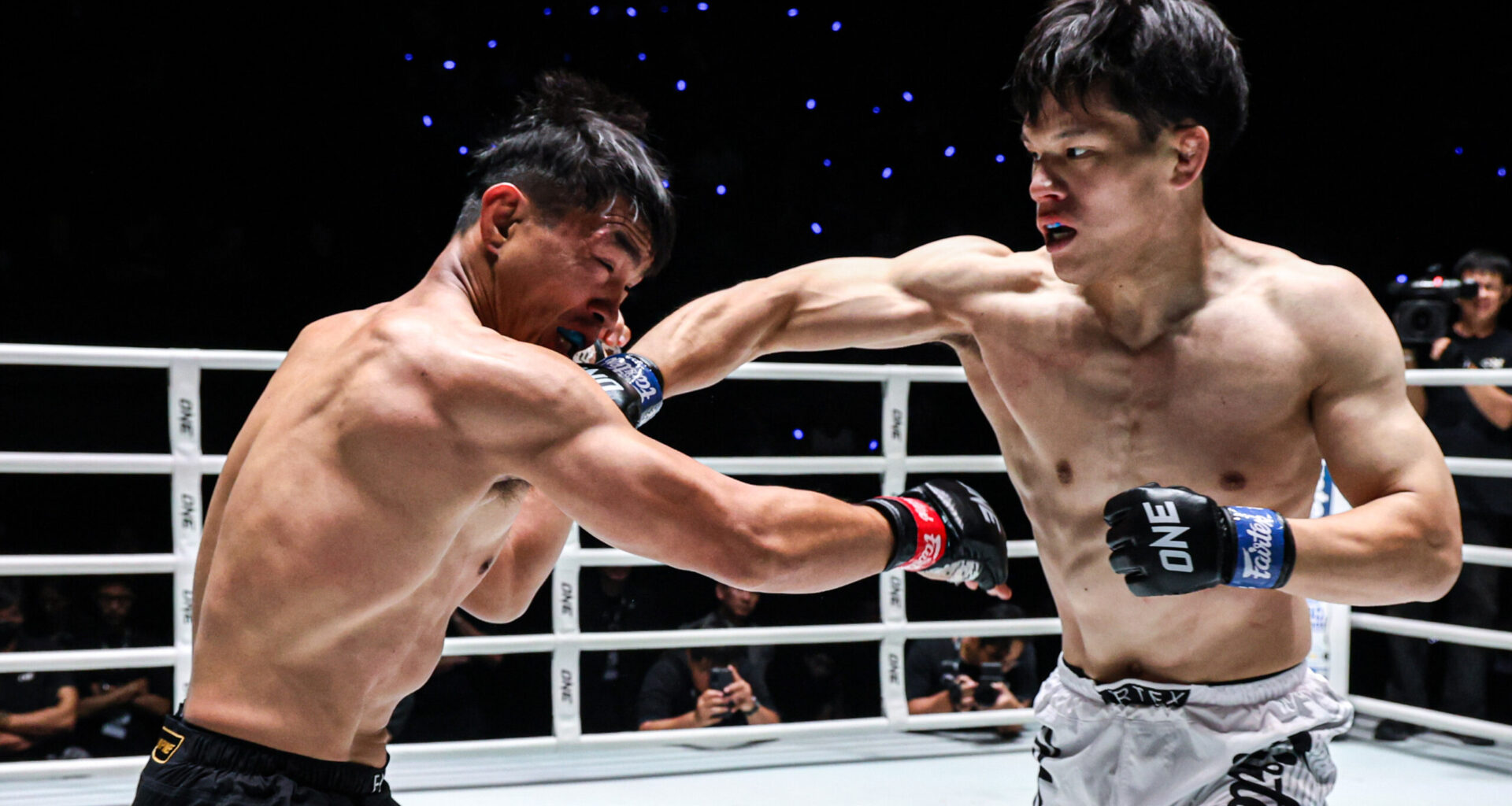 Shozo Isojima plants a powerful punch on Eduard Folayang at The Inner Circle 21