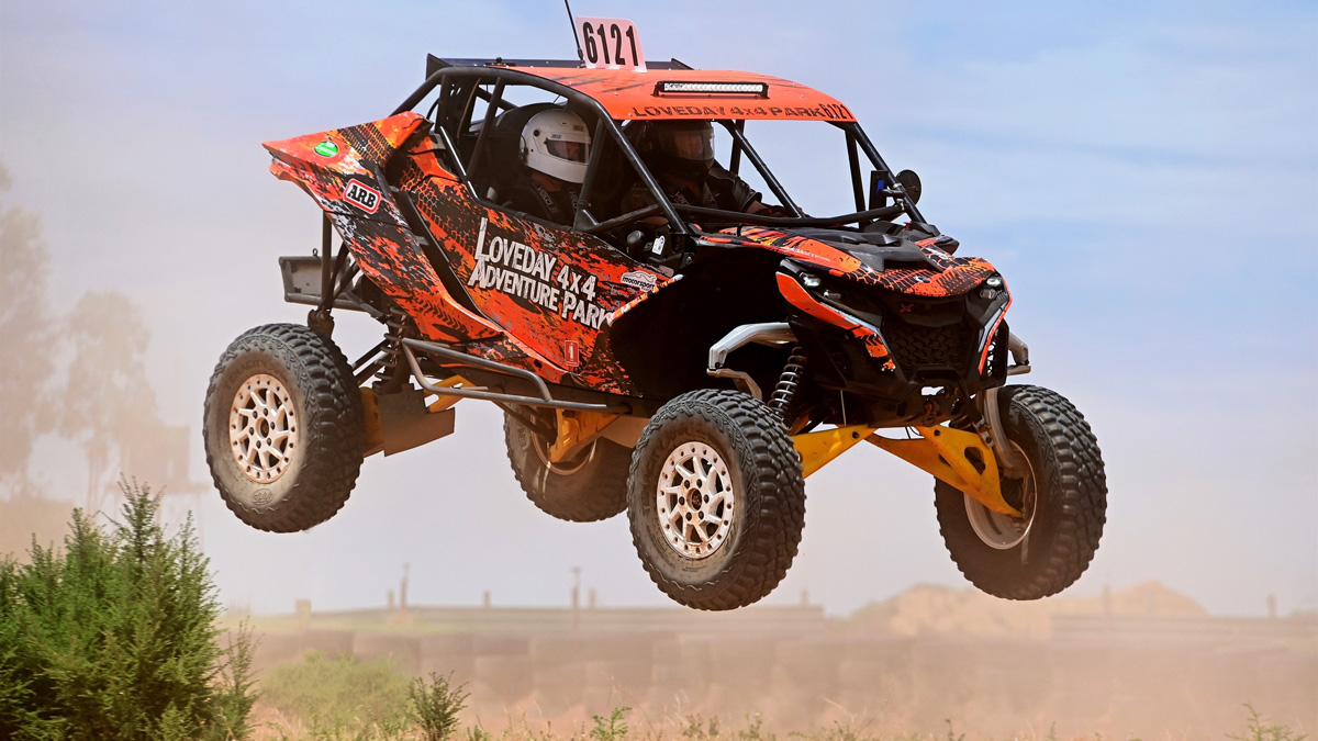 Lowndes locks in next off-road racing start
