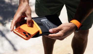 Phone Rescue Pouch dries wet smartphones and gadgets like a bowl of rice