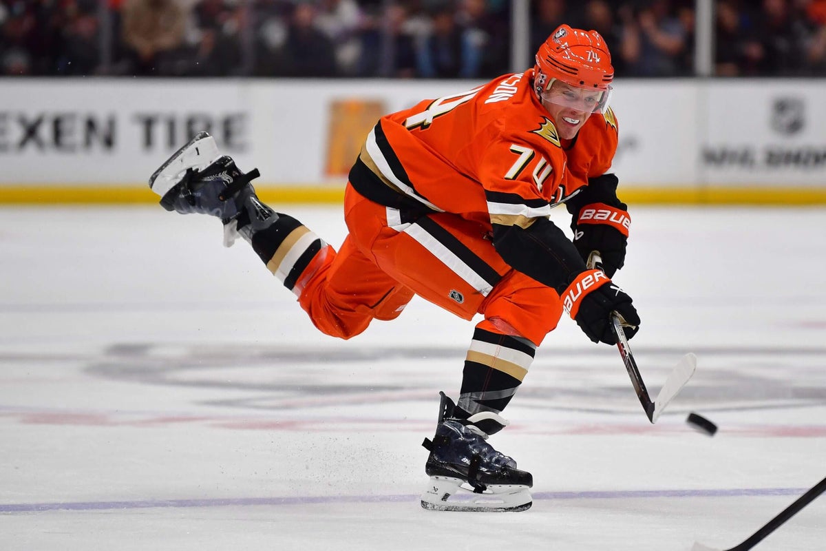 NHL contract grade: Lightning pivot to John Carlson, who has plenty of skill left