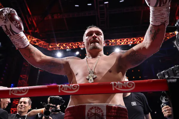 Oleksandr Usyk poses with his arms held over the ropes at his rematch with Daniel Dubois on July 19, 2025