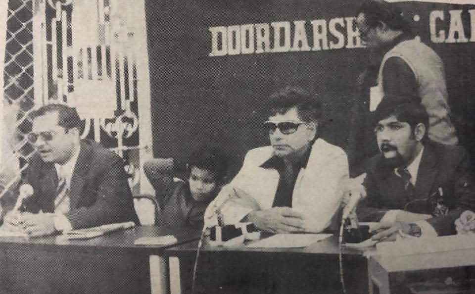 Ravi Chaturvedi (left) commentating in India vs West Indies ODI at Guwahati in 1983 with Farokh Engineer (3rd from left), and Pradeep Vijayarkar (right). Sitting in between Chaturvedi and Engineer is the son of West Indian cricketer Larry Gomes. Photo courtesy: Ravi Chaturvedi