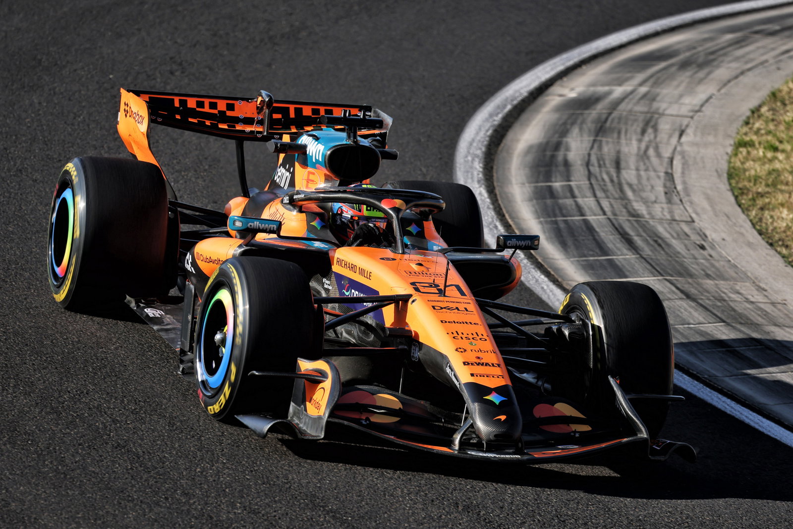 Piastri looks to upgrades after ‘challenging’ Friday in Hungary