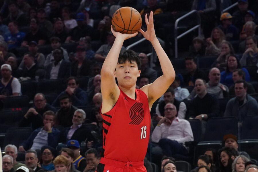 Blazers' Yang Hansen Embraces Pressure From Home Country