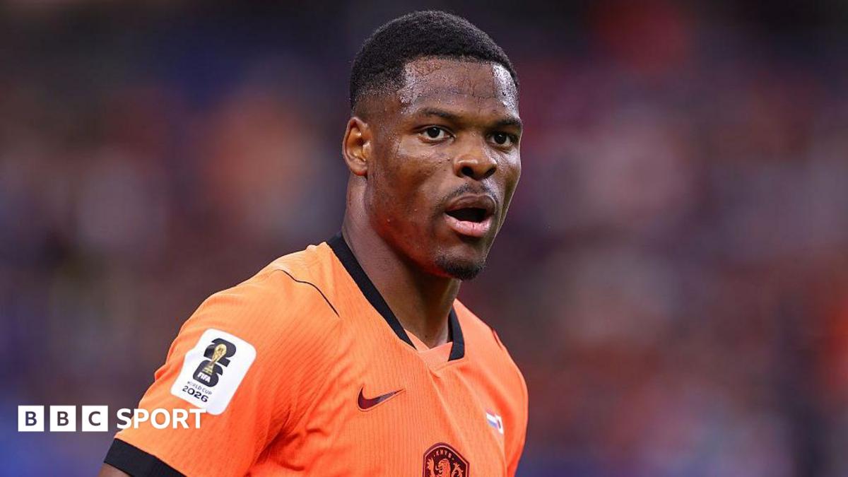 Denzel Dumfries playing for the Netherlands against Japan at the 2026 World Cup