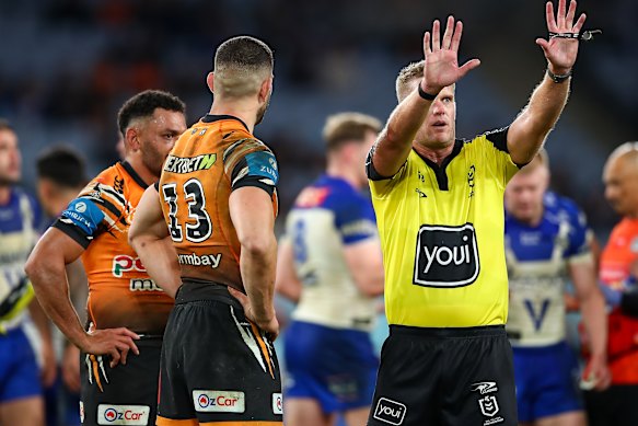 Referee Tyson Brough sends Alex Twal to the sin bin.