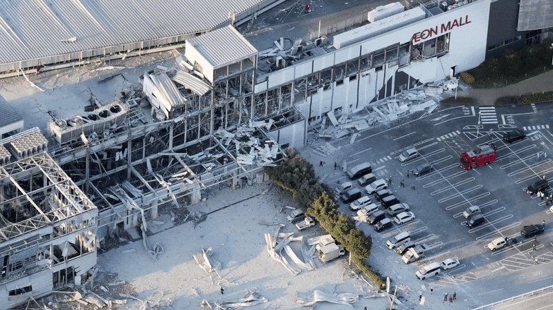 Japan earthquake: Deaths confirmed in Kumamoto prefecture, workers missing in shopping mall collapse