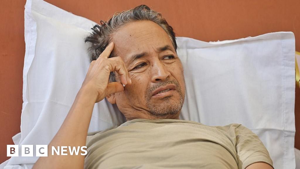 Sonam Wangchuk: Indian activist on hunger strike for 20 days forcibly taken to hospital - BBC