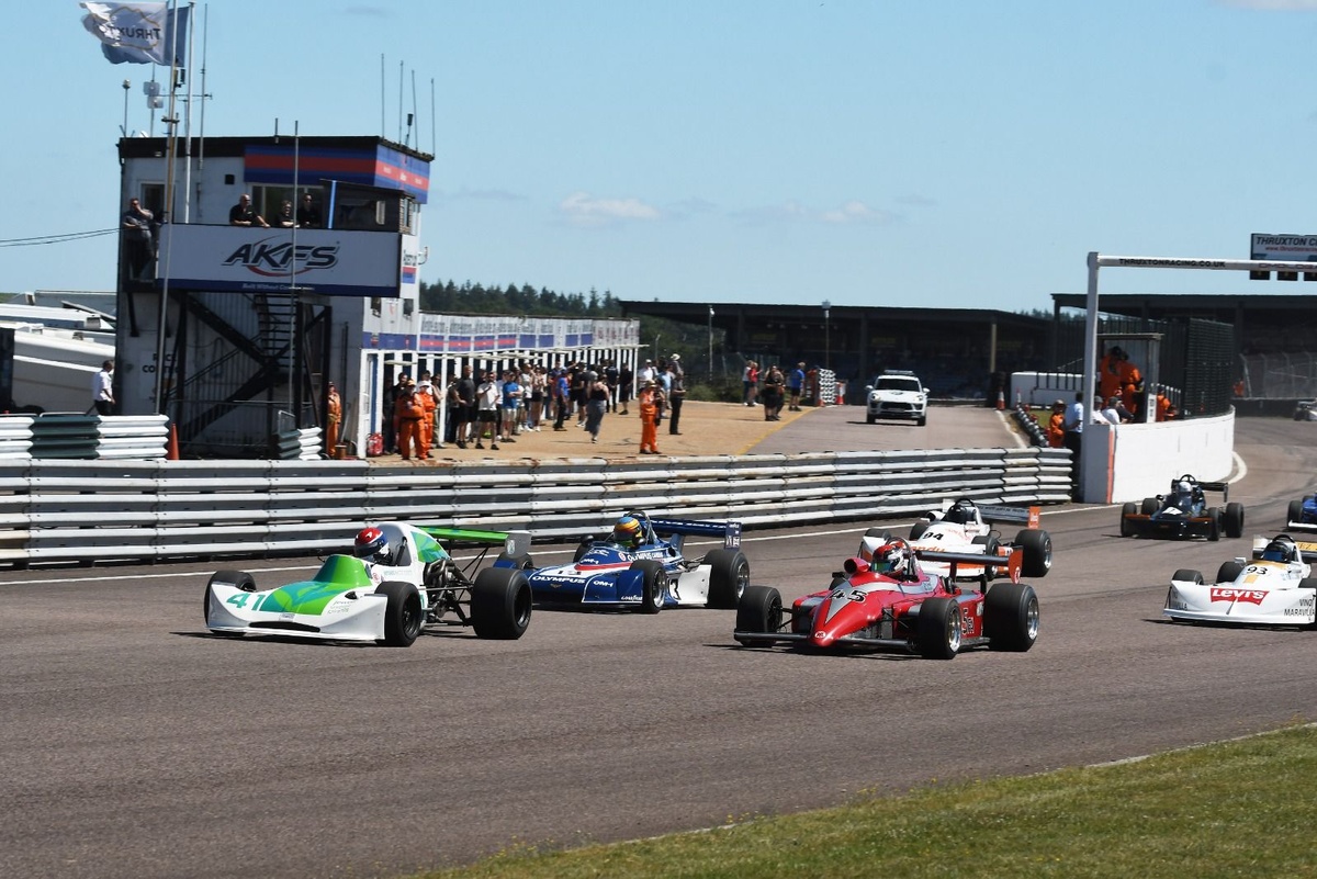 The Smiths are headline act again as Jochen Rindt Trophy entertains at Thruxton Retro