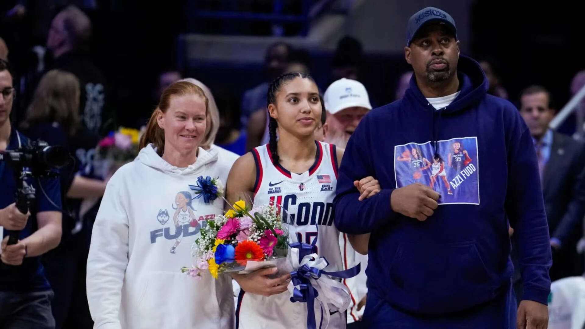 Azzi Fudd with her parents Katie Smrcka-Duffy Fudd and Tim Fudd. Image via: Getty Images Azzi Fudd with her parents Katie Smrcka-Duffy Fudd and Tim Fudd