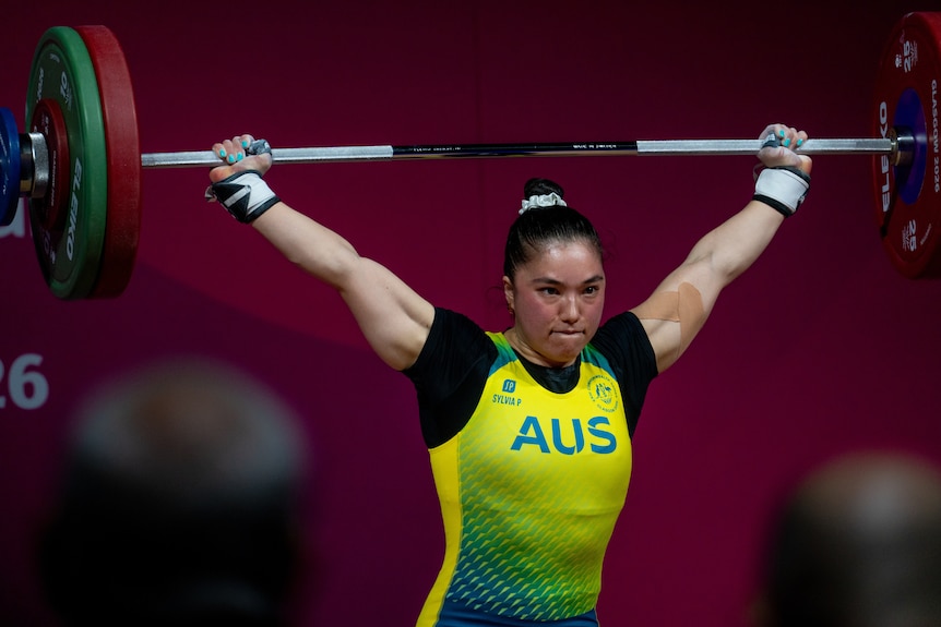 Kiana Rose Elliott lifts the bar in her women's 63kg weightlifting at the Glasgow 2026 Commonwealth Games.