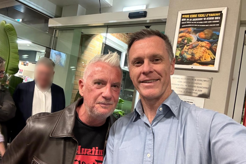 mark powell and the nsw premier chris minns take a selfie