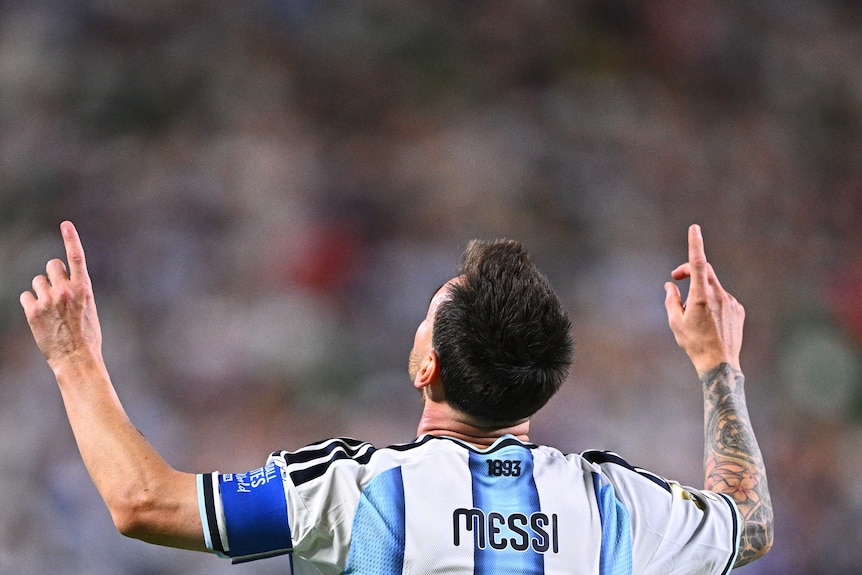 Lionel Messi looks up