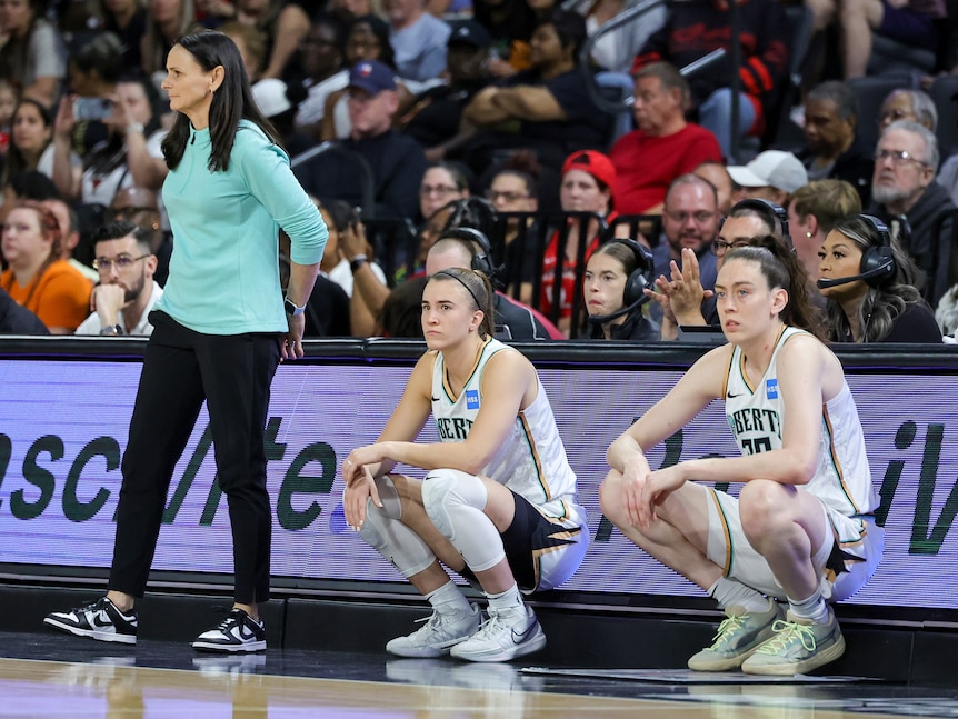 Sandy Brondello, Sabrina Ionescu and Breanna Stewart