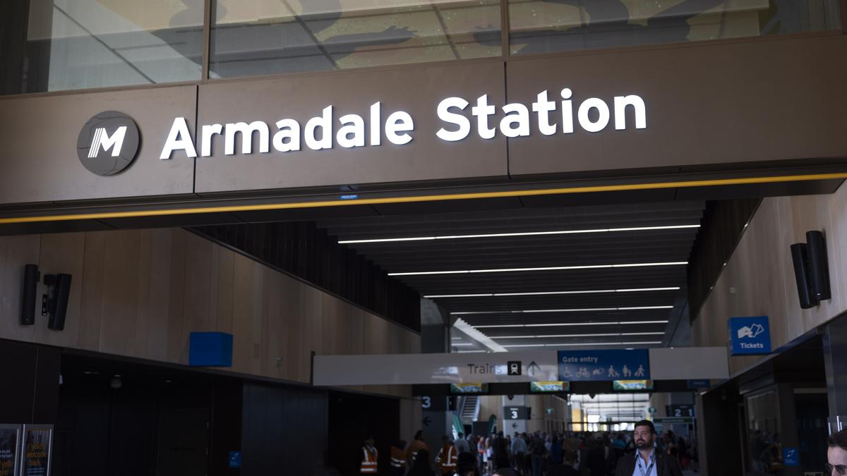 Commuter chaos as incident shuts down Armadale train line ‘effective immediately’