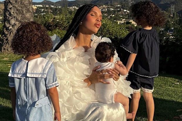 Influencer Nara Smith and her children