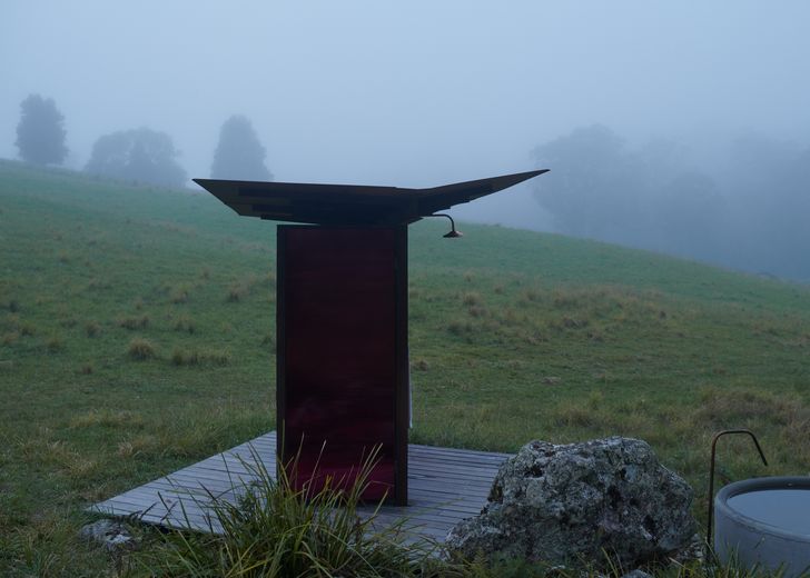 Magenta Outhouse – Atelier Marks Gaal