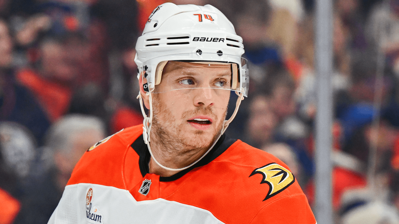 Carlson signs 2-year, $17 million contract with Lightning