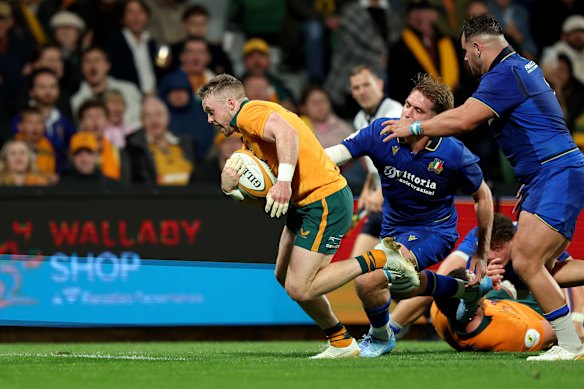 Ryan Lonergan takes on the Italian defence in Perth.