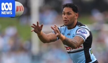 NRL updates: Cronulla Sharks vs Newcastle Knights, Sydney Roosters vs Melbourne Storm — live blog, stats and scores