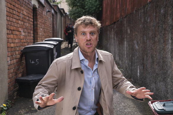 Seamus (Johnny Flynn) is a self-important journalist who meets his match in The Lovers.