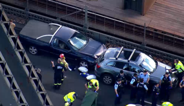 Driver dies after suffering suspected medical episode on Sydney Harbour Bridge