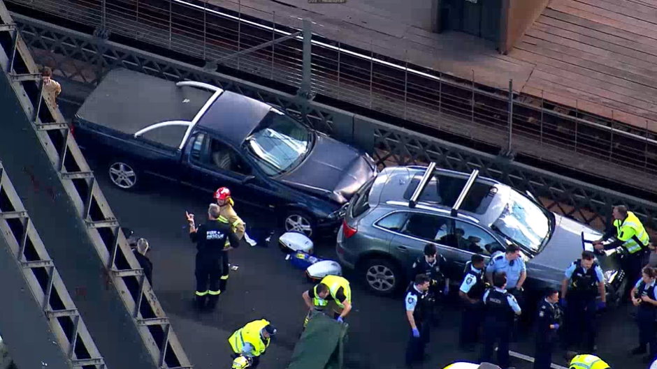 Driver dies after suffering suspected medical episode on Sydney Harbour Bridge