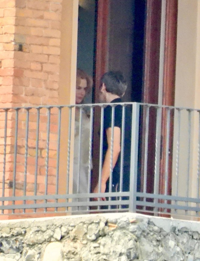 Nicole Kidman shares a farewell with a mystery man outside the suite of her Italian hotel.