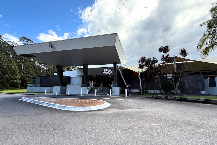Entrance to Erina Leagues, which includes a mini roundabout.