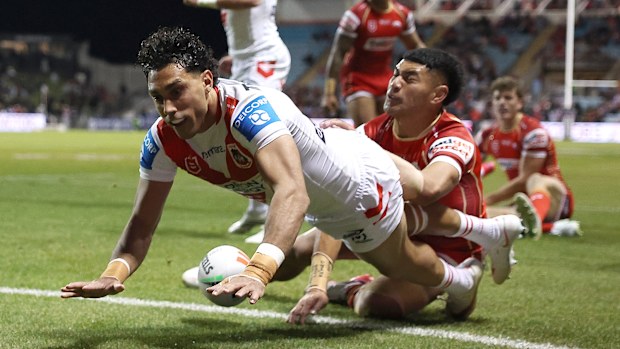 Sloan scores a try for the Dragons