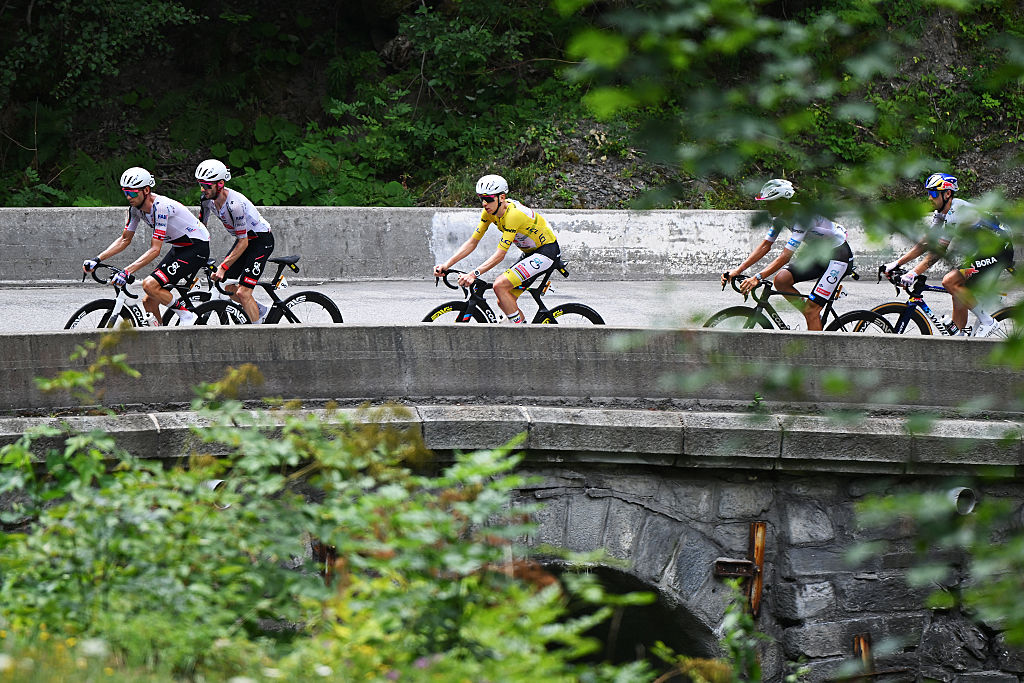 ALPE D&amp;apos;HUEZ, FRANCE - JULY 25: (L-R) Felix Grossschartner of Austria, Adam Yates of Great Britain, Tadej Pogacar of Slovenia - Yellow Leader Jersey, Isaac Del Toro of Mexico and UAE Team Emirates - XRG - White best Young Rider Jersey and Mattia Cattaneo of Italy and Team Red Bull - BORA - hansgrohe compete during the 113th Tour de France 2026, Stage 20 a 170.9km stage from Le Bourg d&amp;apos;Oisans to Alpe d&amp;apos;Huez 1842m / #UCIWT / on July 25, 2026 in Alpe d&amp;apos;Huez, France. (Photo by Dario Belingheri/Getty Images)