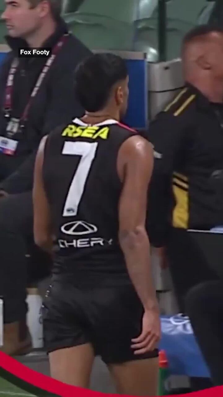 Saints star flips the bird to crowd