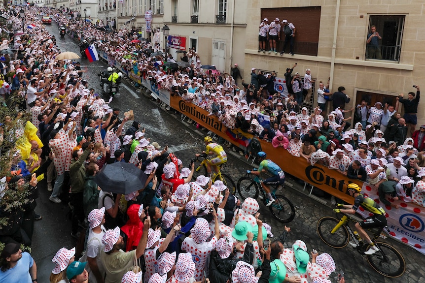 Tadej Pogacar and the peloton ride up montmarte.