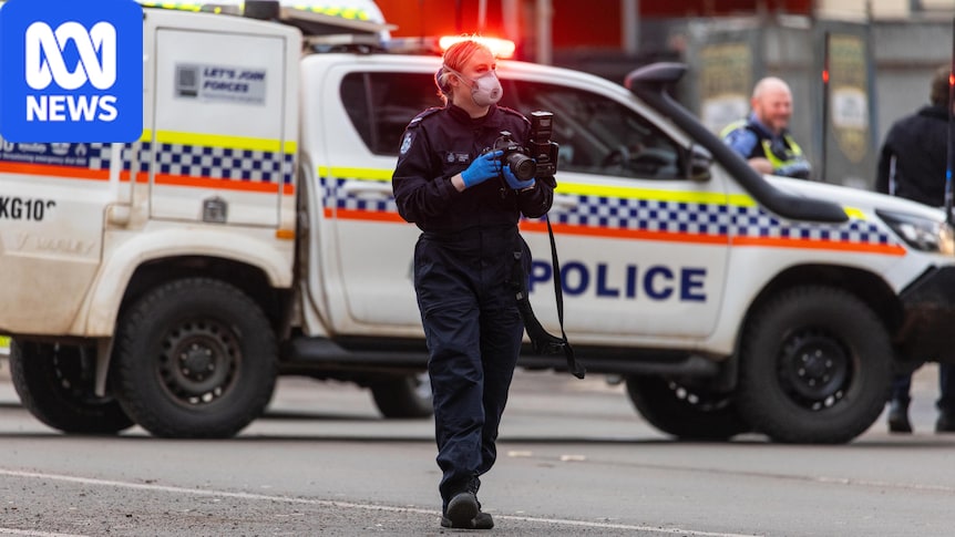 Kalgoorlie street closed as police investigate woman with stab injuries