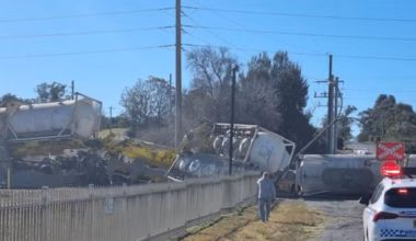 New Berrima, NSW: Freight train carrying cement derails