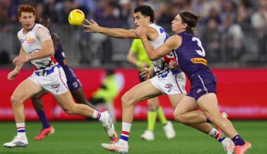 Live AFL Scores: Fremantle Dockers take on Western Bulldogs at Optus Stadium