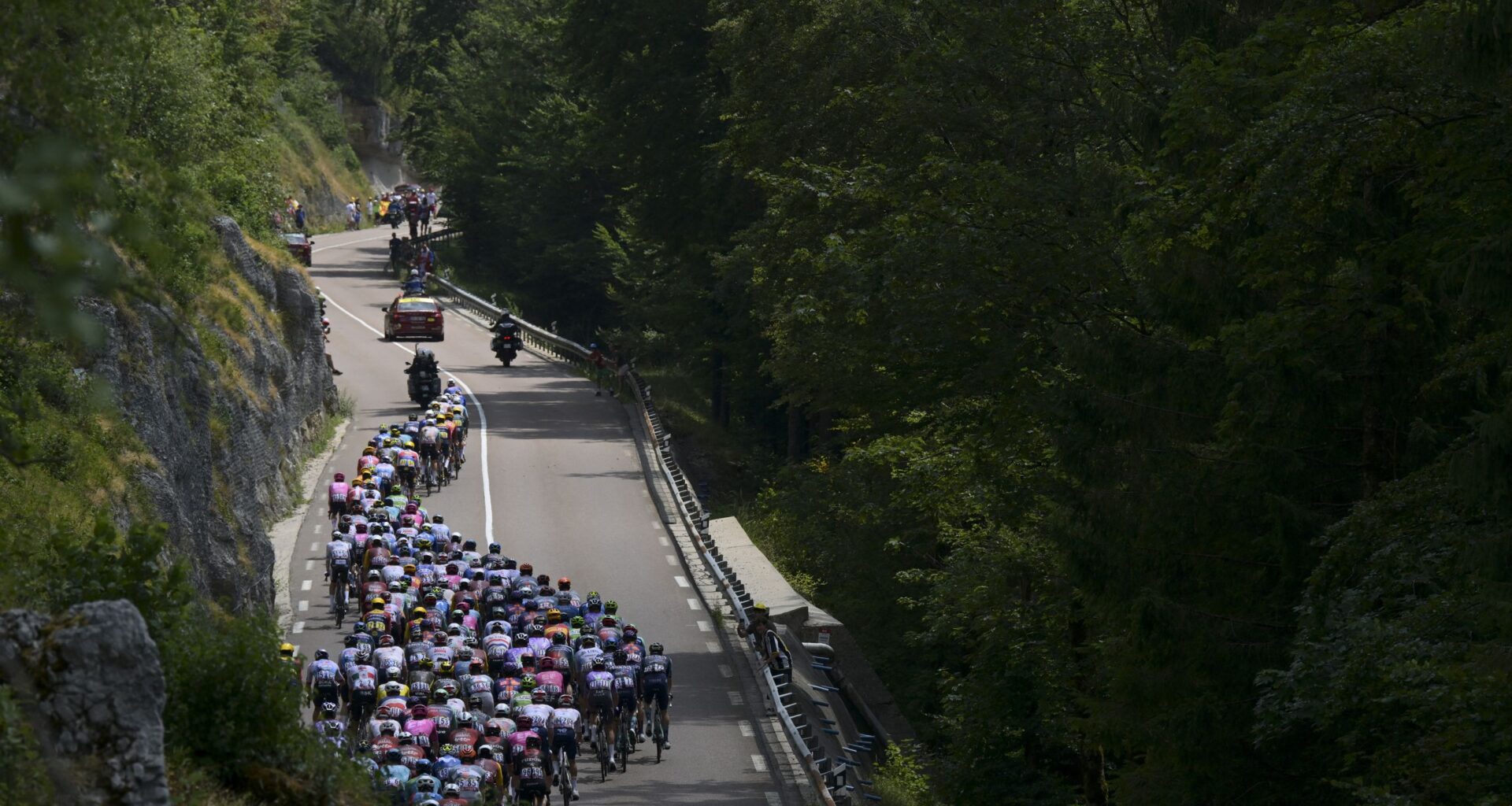 Tour de France stage 15 LIVE: 24 man break goes clear with over two minutes on bunch