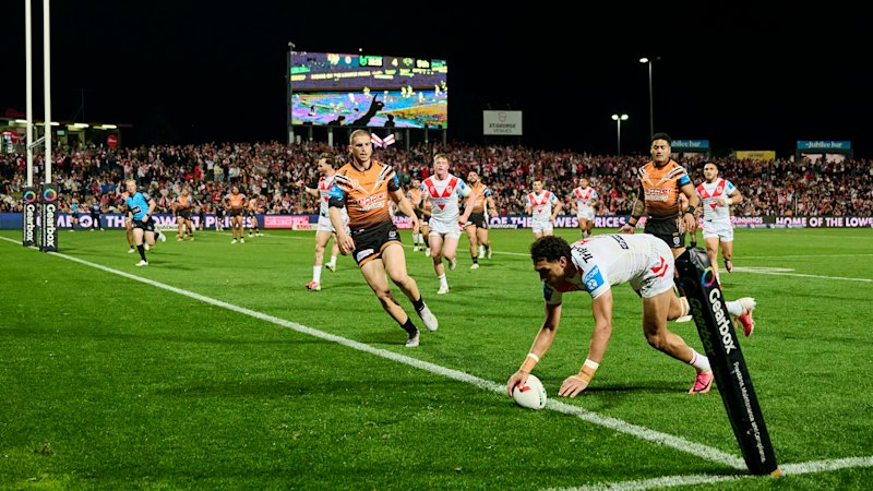 NRL LIVE updates: Dragons hit back against Tigers after Gutherson sin bin