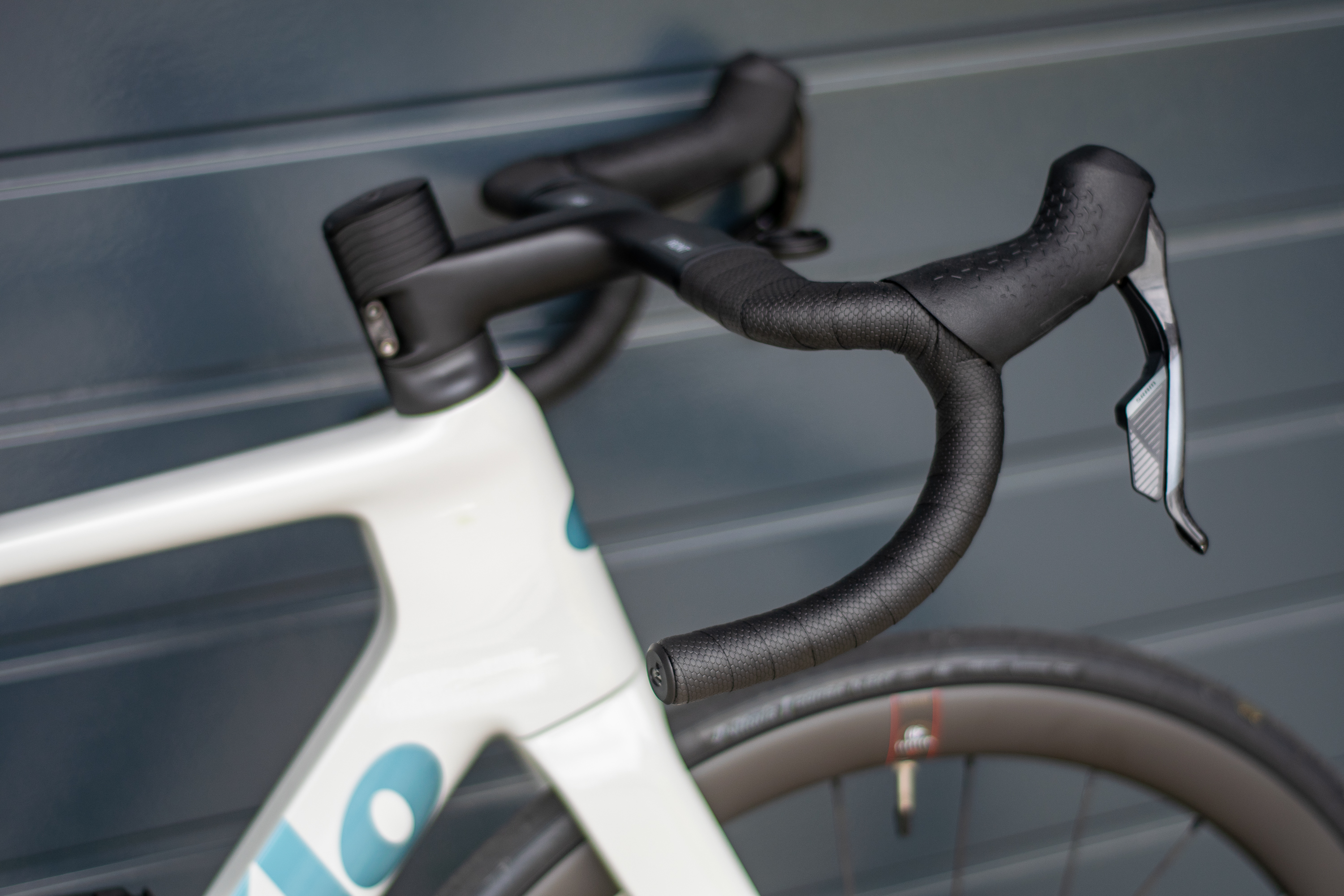 A white and blue Cervélo Soloist 