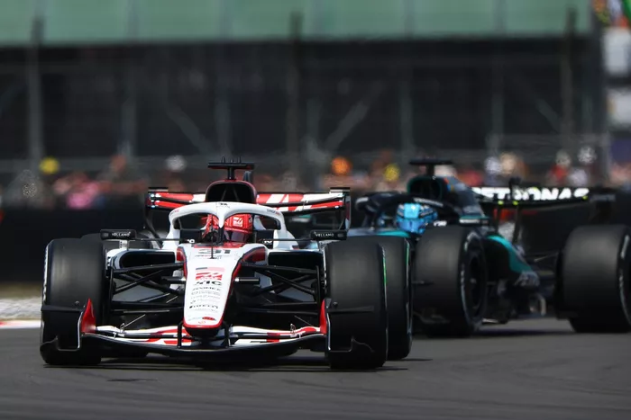 George Russell, Mercedes; Esteban Ocon, Haas F1 Team