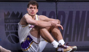 Lakers re-sign Chris Mañon to two-way contract