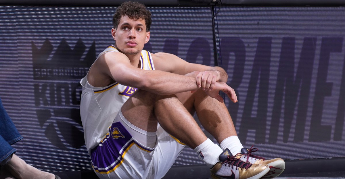 Lakers re-sign Chris Mañon to two-way contract