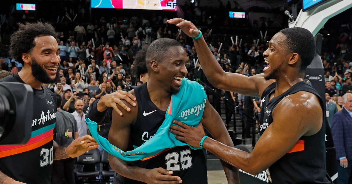Spurs re-sign David Jones Garcia to two-way contract