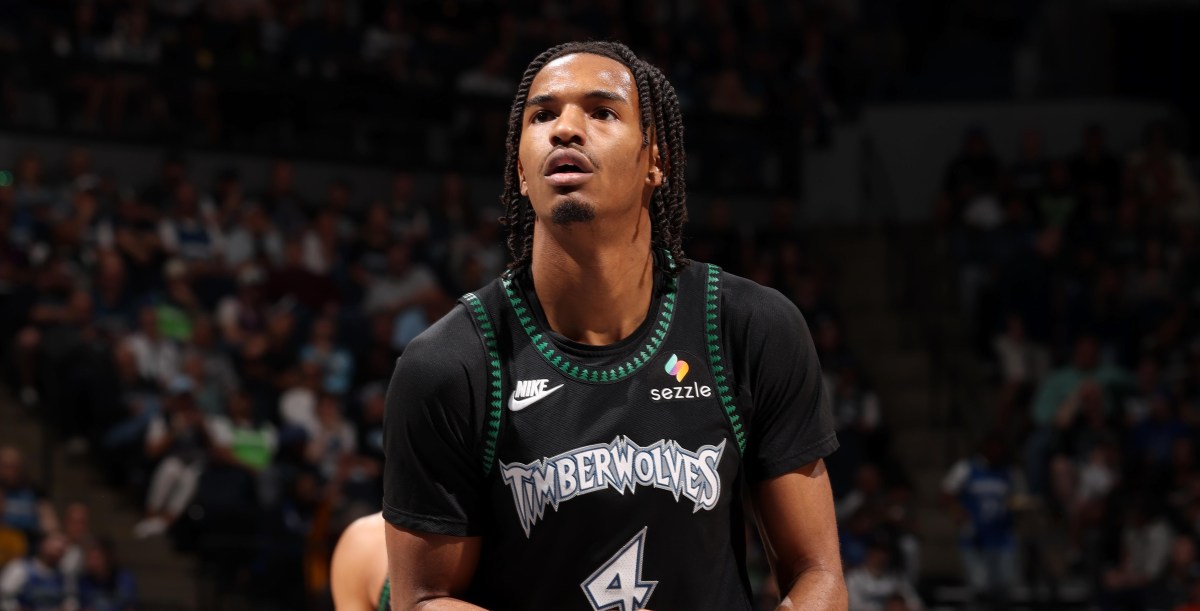 Rockets sign forward Julian Phillips