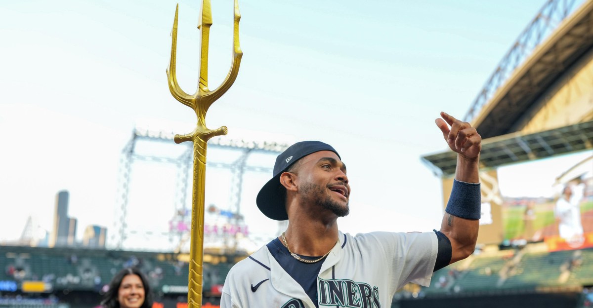 Mariners wait out Giants, win 4-3 in extras